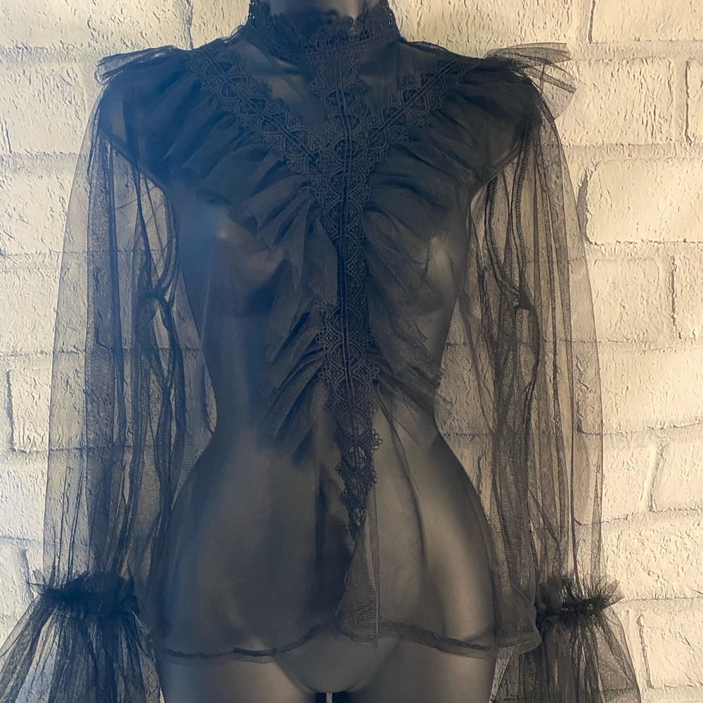 Lady’s black shirt XL